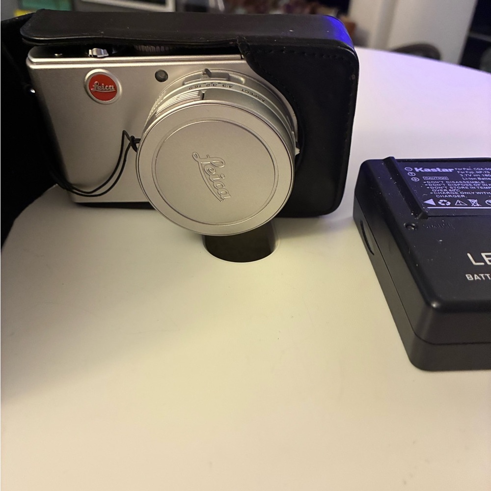 Leica D-Lux 3 Digital Camera - Picture 11 of 13